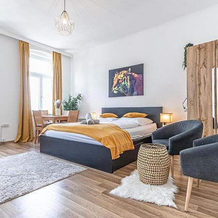Explore Vienna: 1Br Retreat Near Westbahnhof Ngoại thất bức ảnh