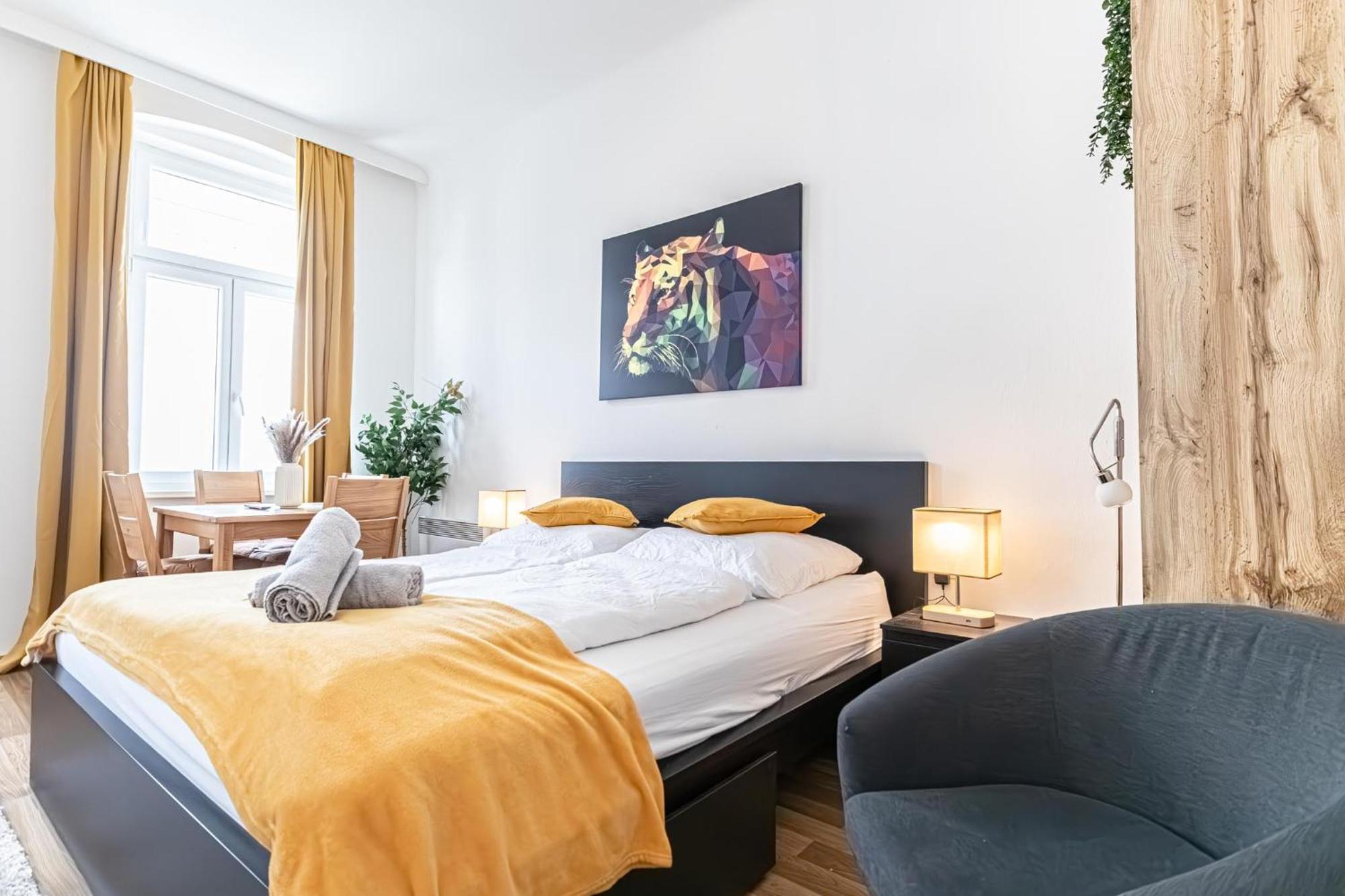 Explore Vienna: 1Br Retreat Near Westbahnhof Ngoại thất bức ảnh