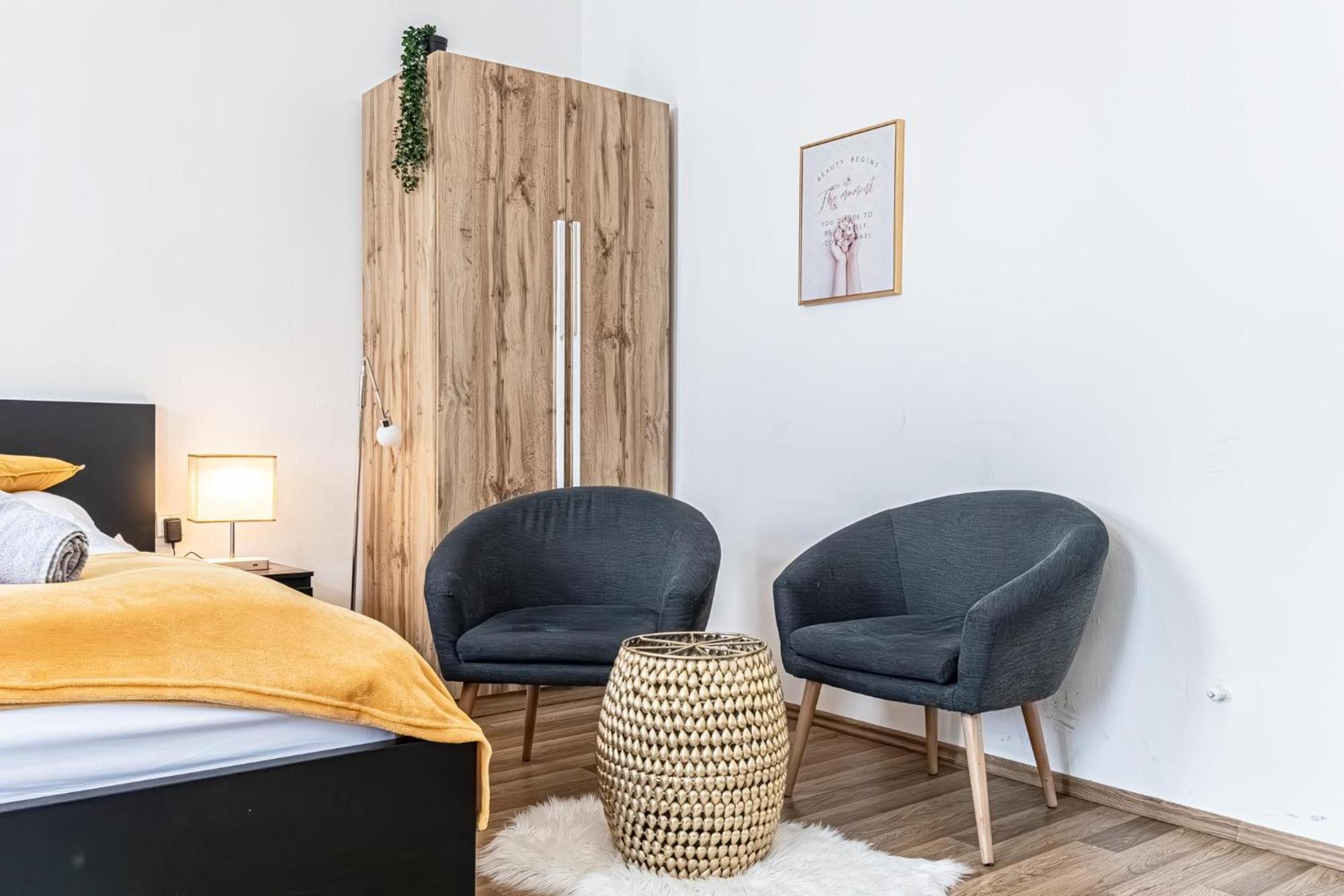 Explore Vienna: 1Br Retreat Near Westbahnhof Ngoại thất bức ảnh