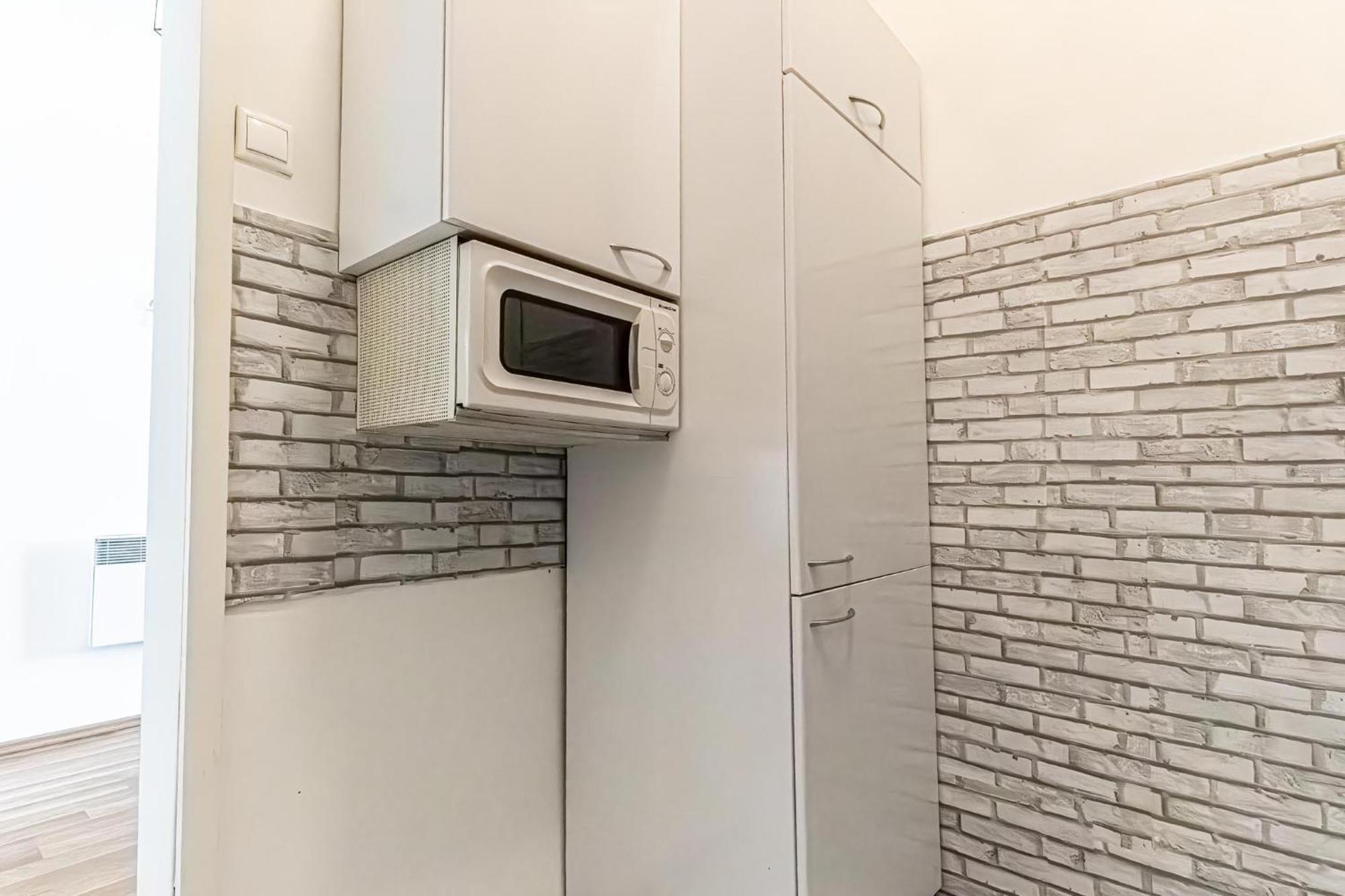 Explore Vienna: 1Br Retreat Near Westbahnhof Ngoại thất bức ảnh
