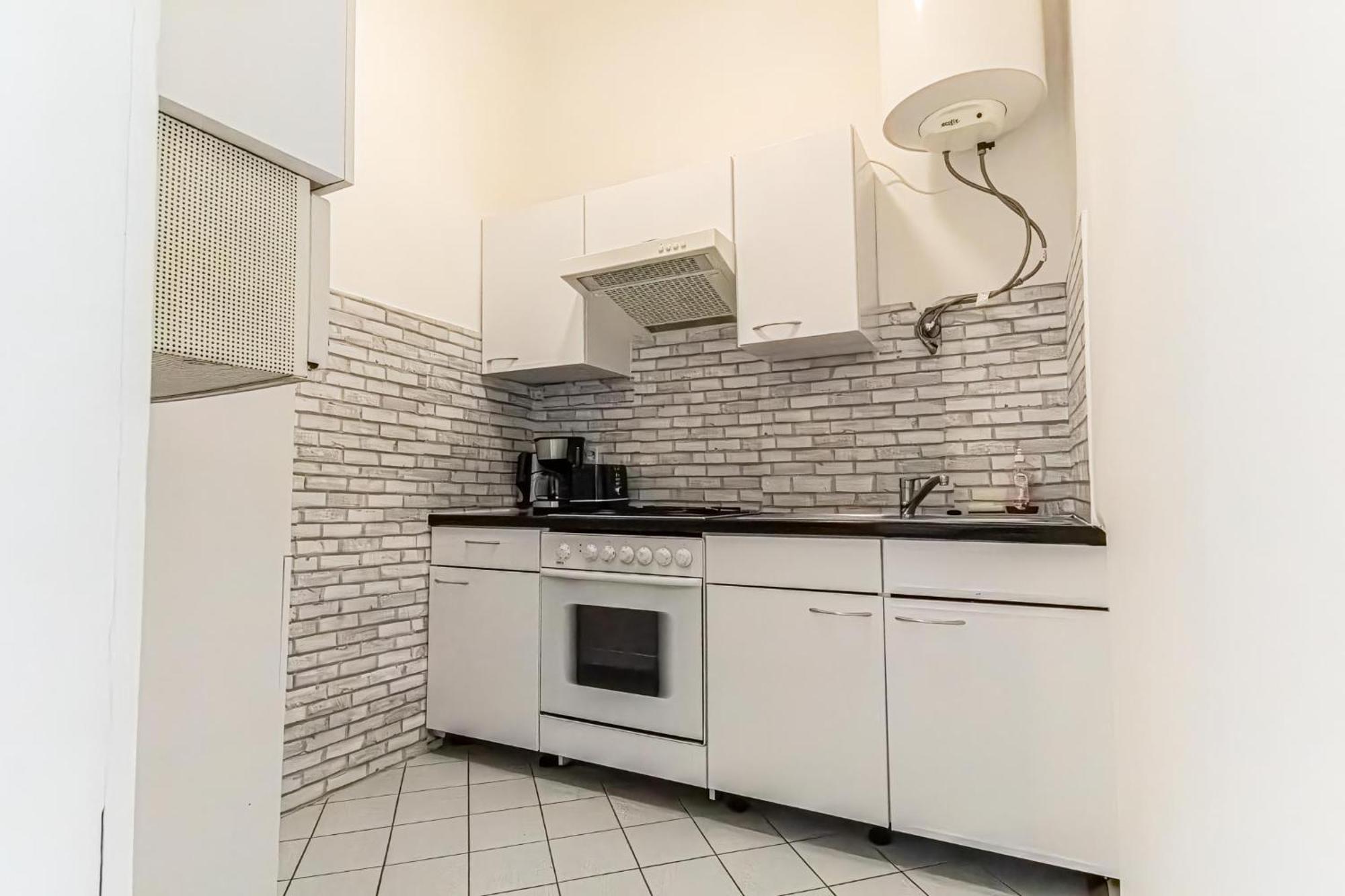 Explore Vienna: 1Br Retreat Near Westbahnhof Ngoại thất bức ảnh