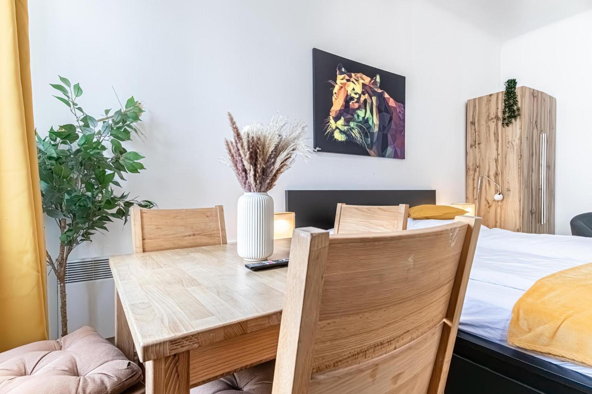 Explore Vienna: 1Br Retreat Near Westbahnhof Ngoại thất bức ảnh